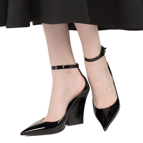 Valentino Garavani V Logo 105 Lockette Wedge Pump size 39 - Picture 2 of 16